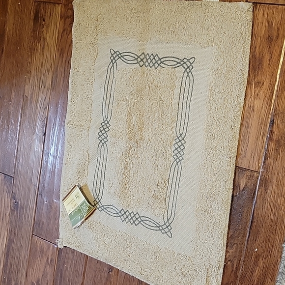 Home Collection Bath Pair Of Small Bath Mats Poshmark